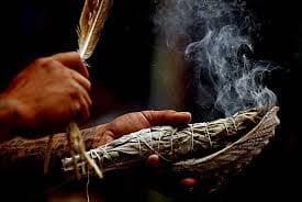 🕯️ Désenvoûtement spirituel : Retrouver sa liberté avec l’aide du marabout Dagbé